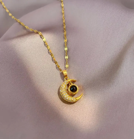 🌙✨ Collar Luna de Acero de Titanio Hipoalergénico – Dorado | AZ012– Brilla suave, dura años ✨🌙
